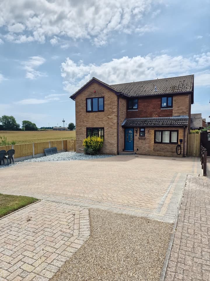 Block paving driveway installation
